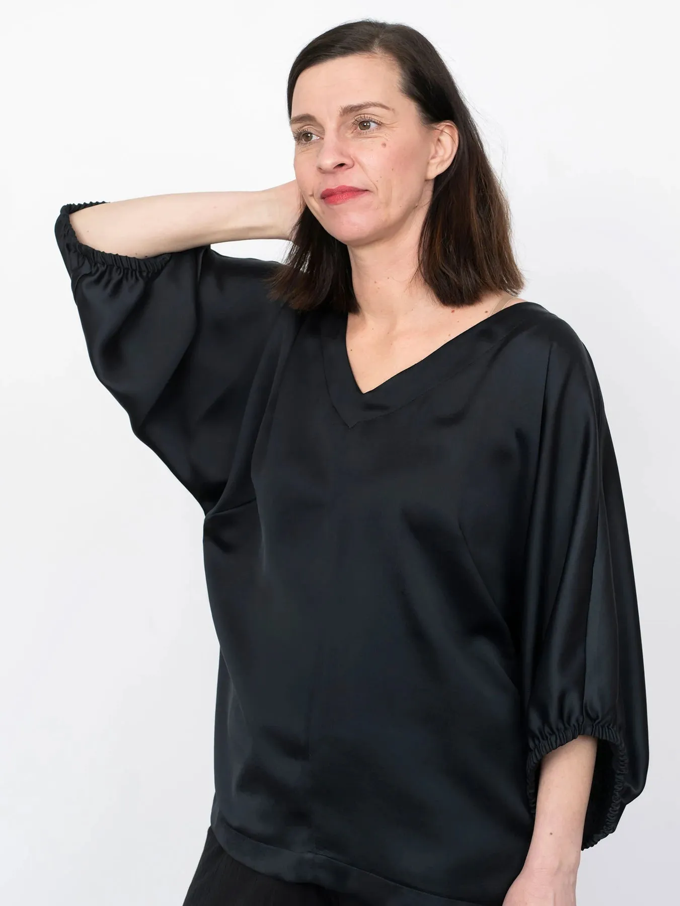 The ASSEMBLY LINE • V-Neck Cuff Top Sewing Pattern (XS - L)